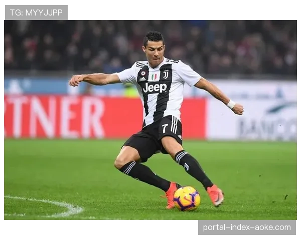 杜维卡斯：科莫定位球战术中的关键抢点球员